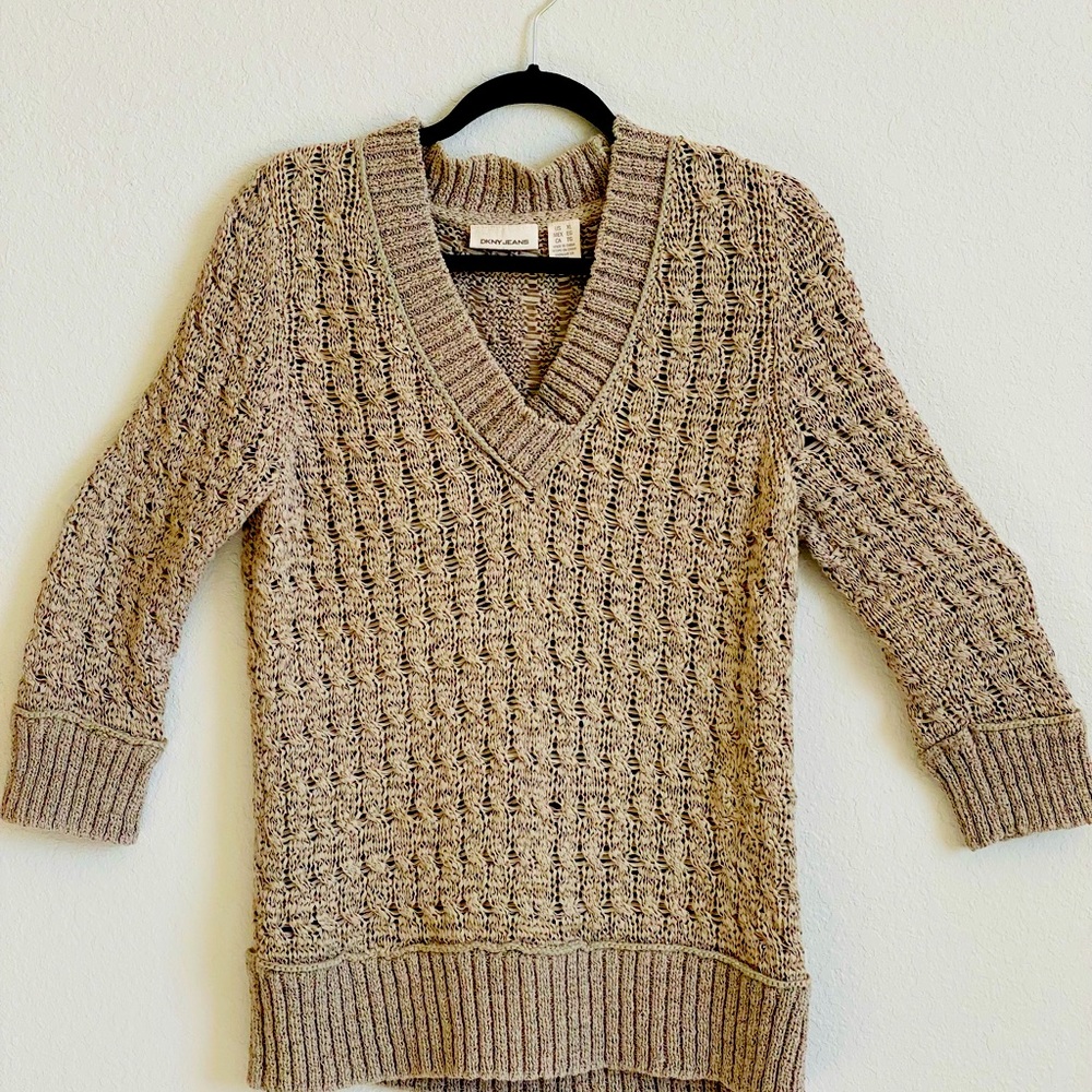 DKNY JEANS Woman’s Knitted V-Neck Sweater with 3/4 Sleeves. Size XL.
